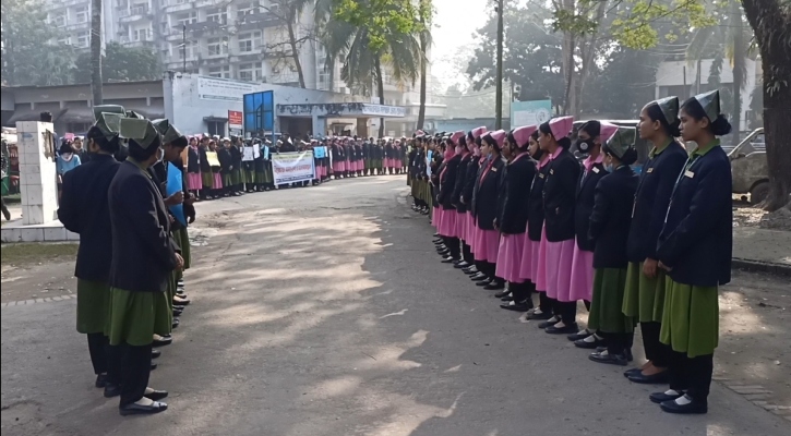 ভোলায় নার্স লাঞ্ছিত, চিকিৎসকের অপসারণের দাবিতে কর্মবিরতি